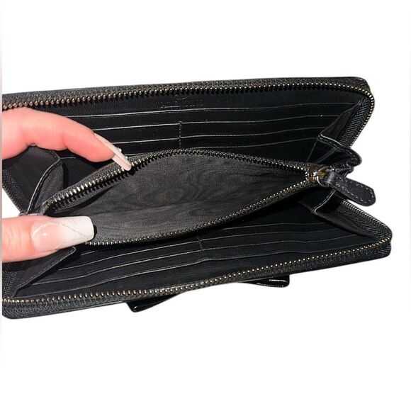 Valentino Garavani Black bow zip wallet - Picture 4 of 9